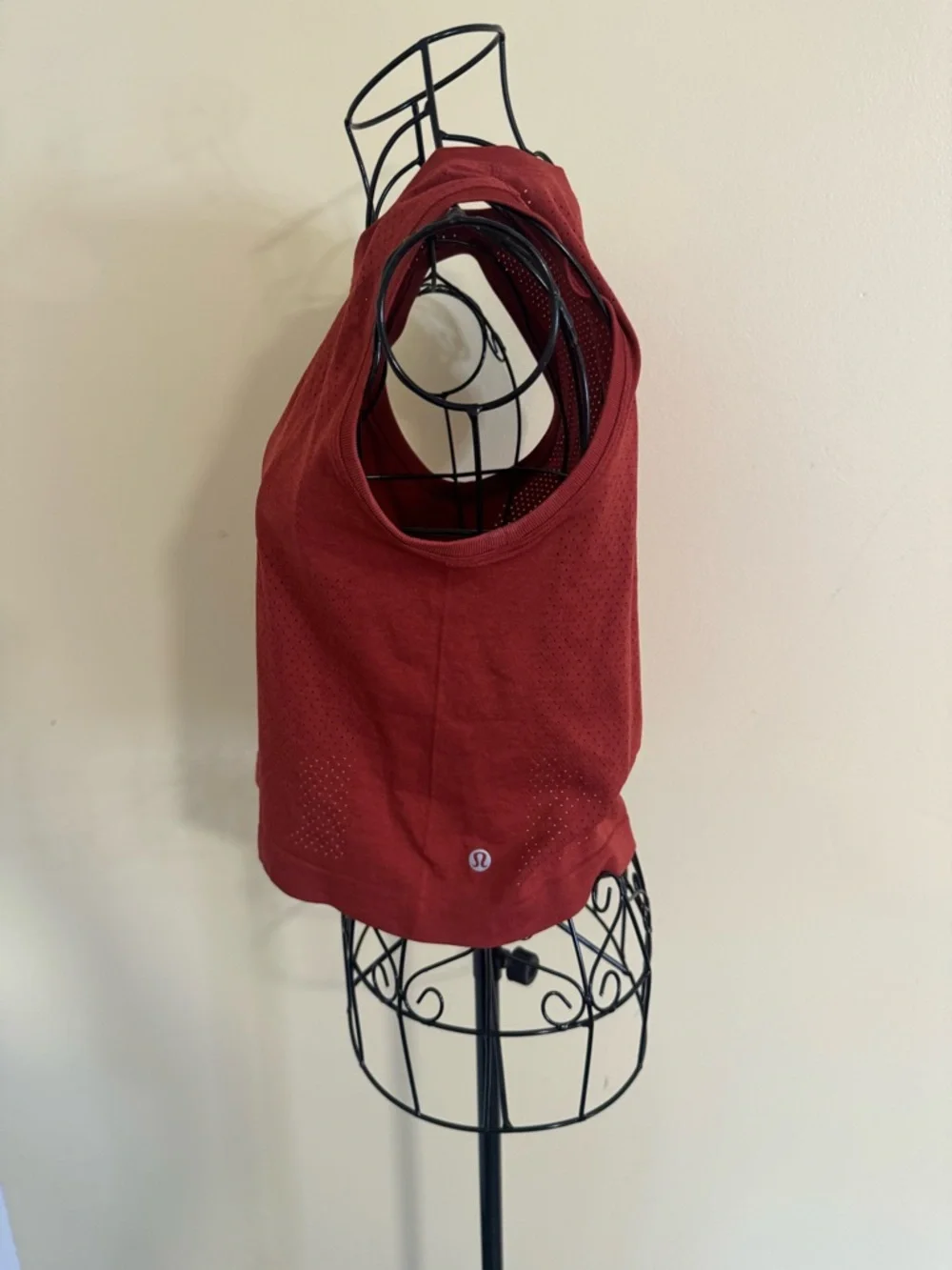 Lululemon Breeze by Muscle Crop Tank in Cayenne Size 10